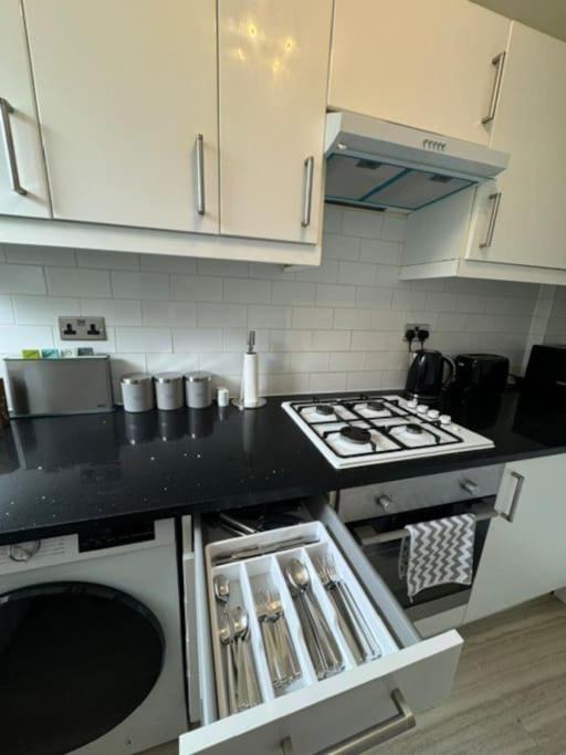 Apartament Stylish 2-bedroom Duplex Sleeps 6 Londra