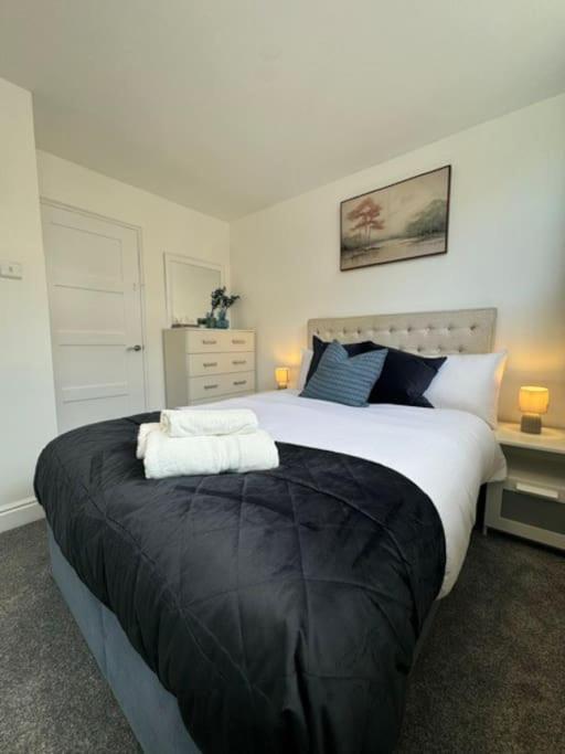 Stylish 2-bedroom Duplex Sleeps 6 Apartament
