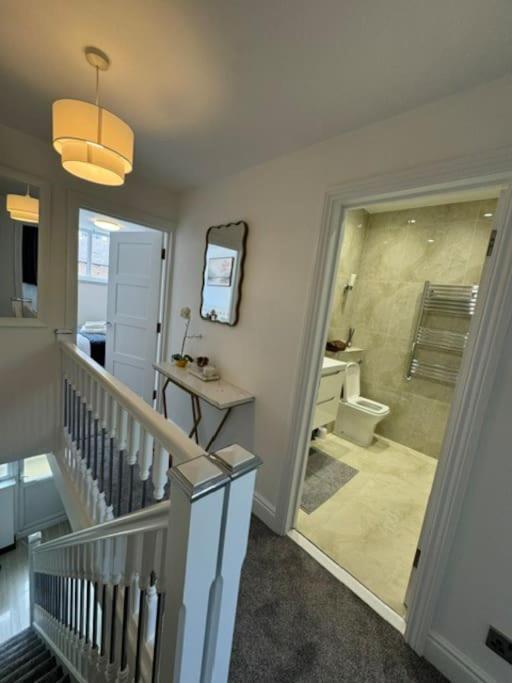 Stylish 2-bedroom Duplex Sleeps 6 Appartamento