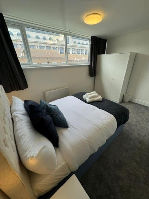Stylish 2-bedroom Duplex Sleeps 6 Appartamento *