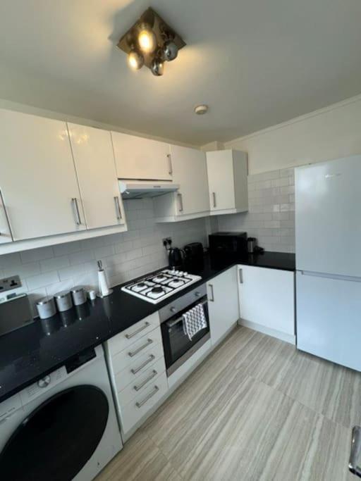 Stylish 2-bedroom Duplex Sleeps 6 Appartamento Londra