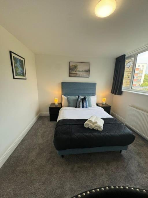 Stylish 2-bedroom Duplex Sleeps 6 *