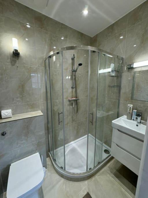 Stylish 2-bedroom Duplex Sleeps 6 Londra