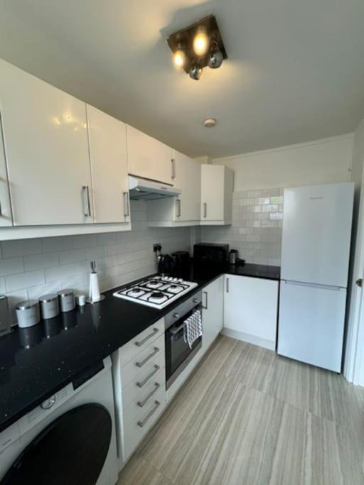 Stylish 2-bedroom Duplex Sleeps 6 Appartamento Londra