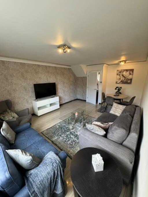 Stylish 2-bedroom Duplex Sleeps 6