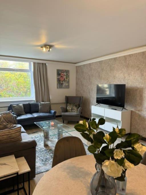 Stylish 2-bedroom Duplex Sleeps 6 Appartamento *