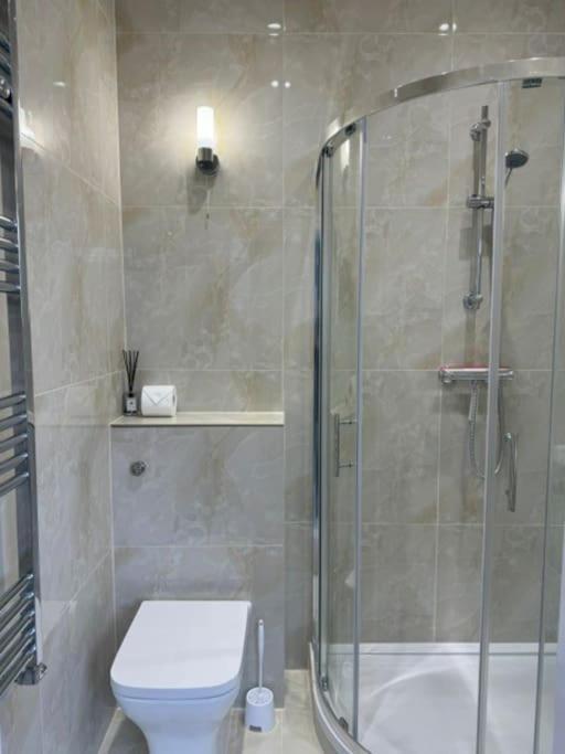 Stylish 2-bedroom Duplex Sleeps 6 Londra