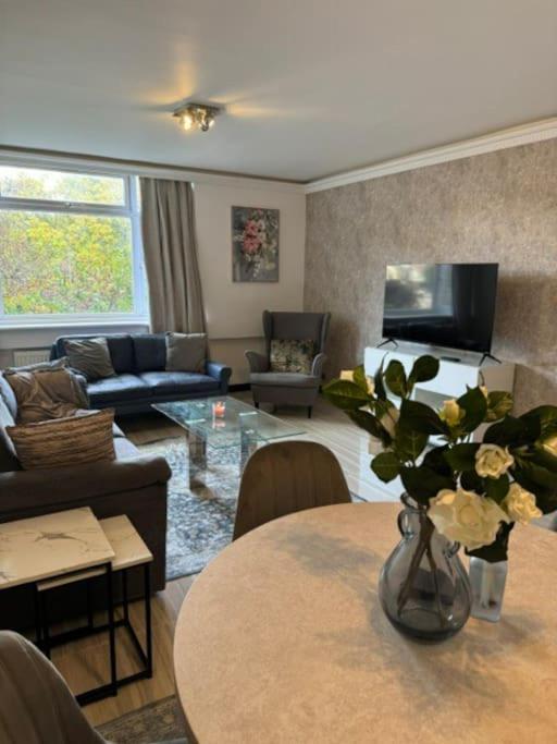 Stylish 2-bedroom Duplex Sleeps 6
