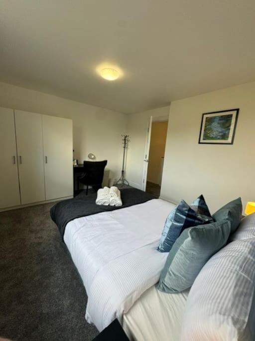 Stylish 2-bedroom Duplex Sleeps 6 Londra